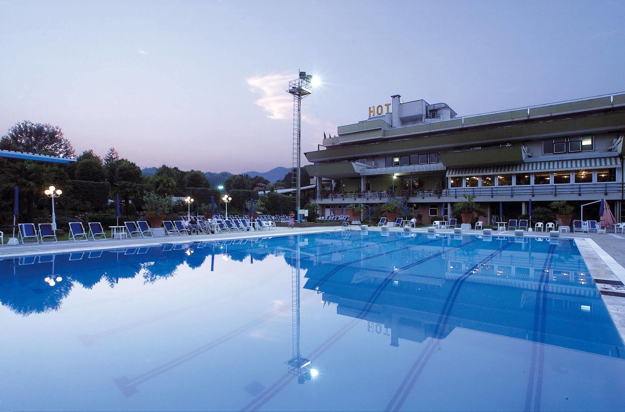 Country Club Hotel 4*